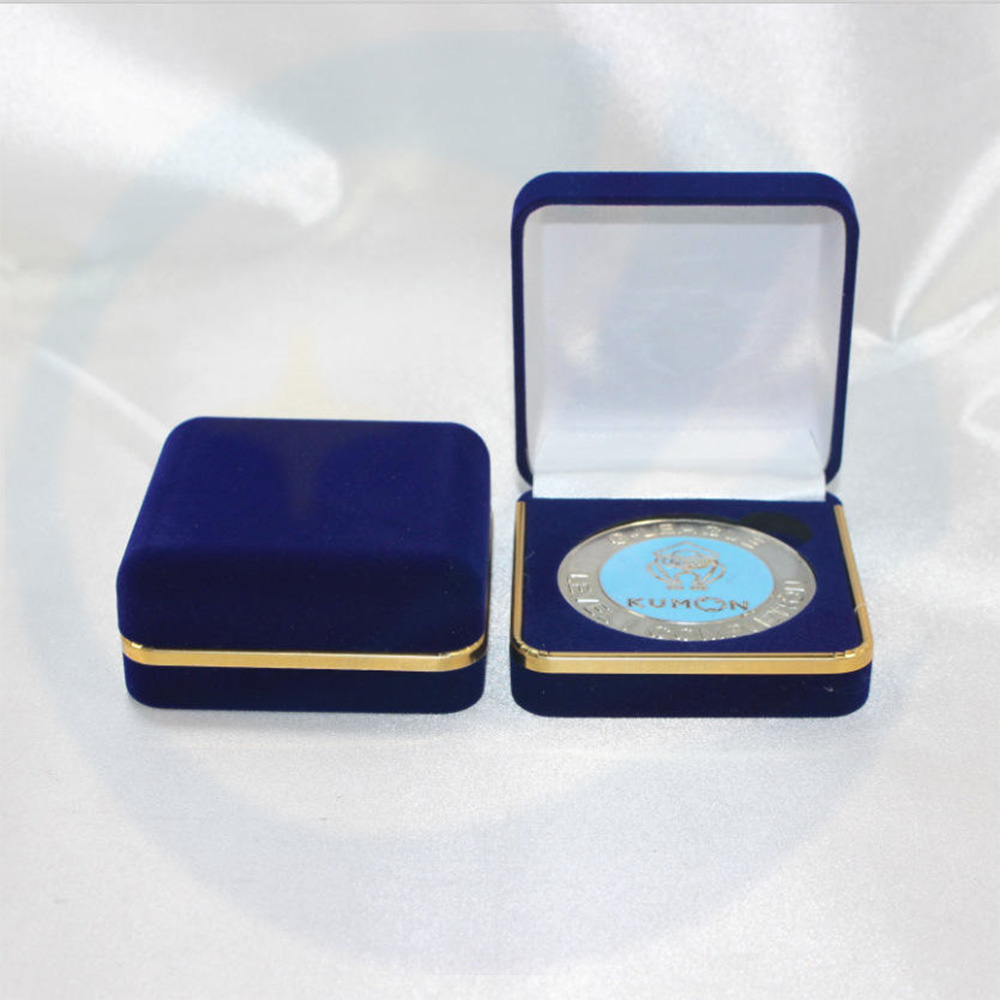 NO MOQ Factory Direct Customized Customize gold Coin in case velvet /coin with velvet box/ coin in velvet box