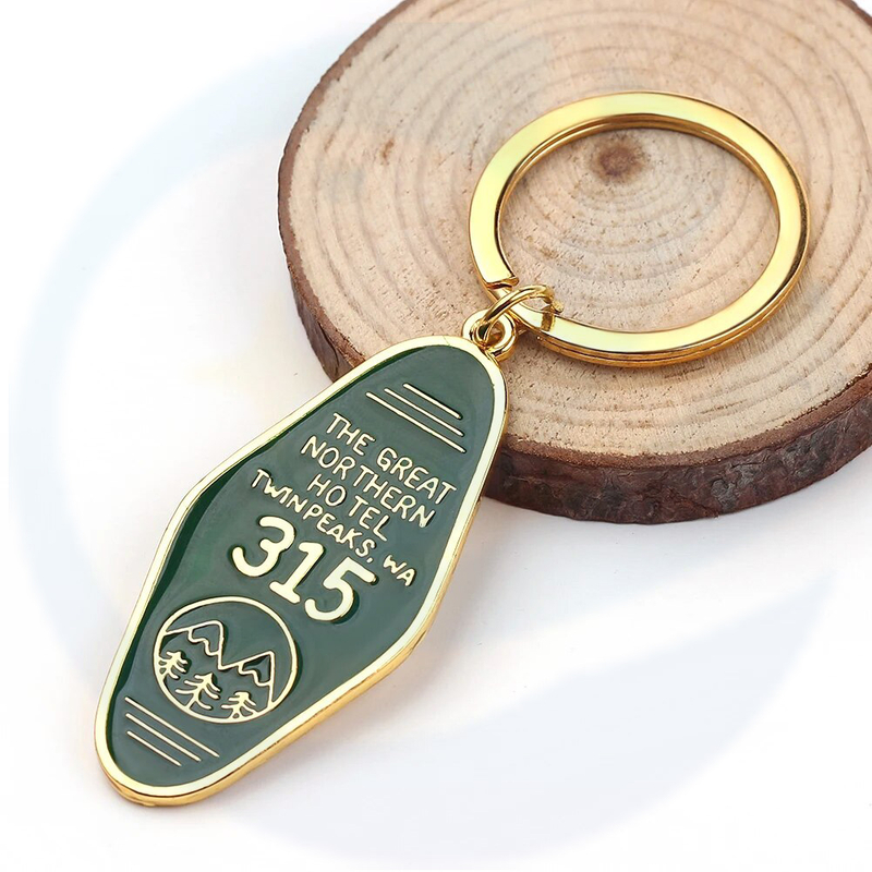  Custom Wholesale TV Show Twin Peaks Key Chain Metal Green Enamel The Great Northern Hotel Room Keychains Fashion Women Men Jewelry Key Ring