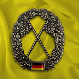 2025 Factory Supply Customizable Ceremony Dress Uniform With Durable Brass hat beret badge and Safety Pin