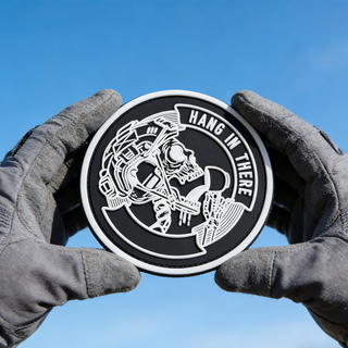 Hang In There It Gets Worse Skull PVC Morale Patch Black White Soft Rubber Patch for Bags Jackets Hats Accessories