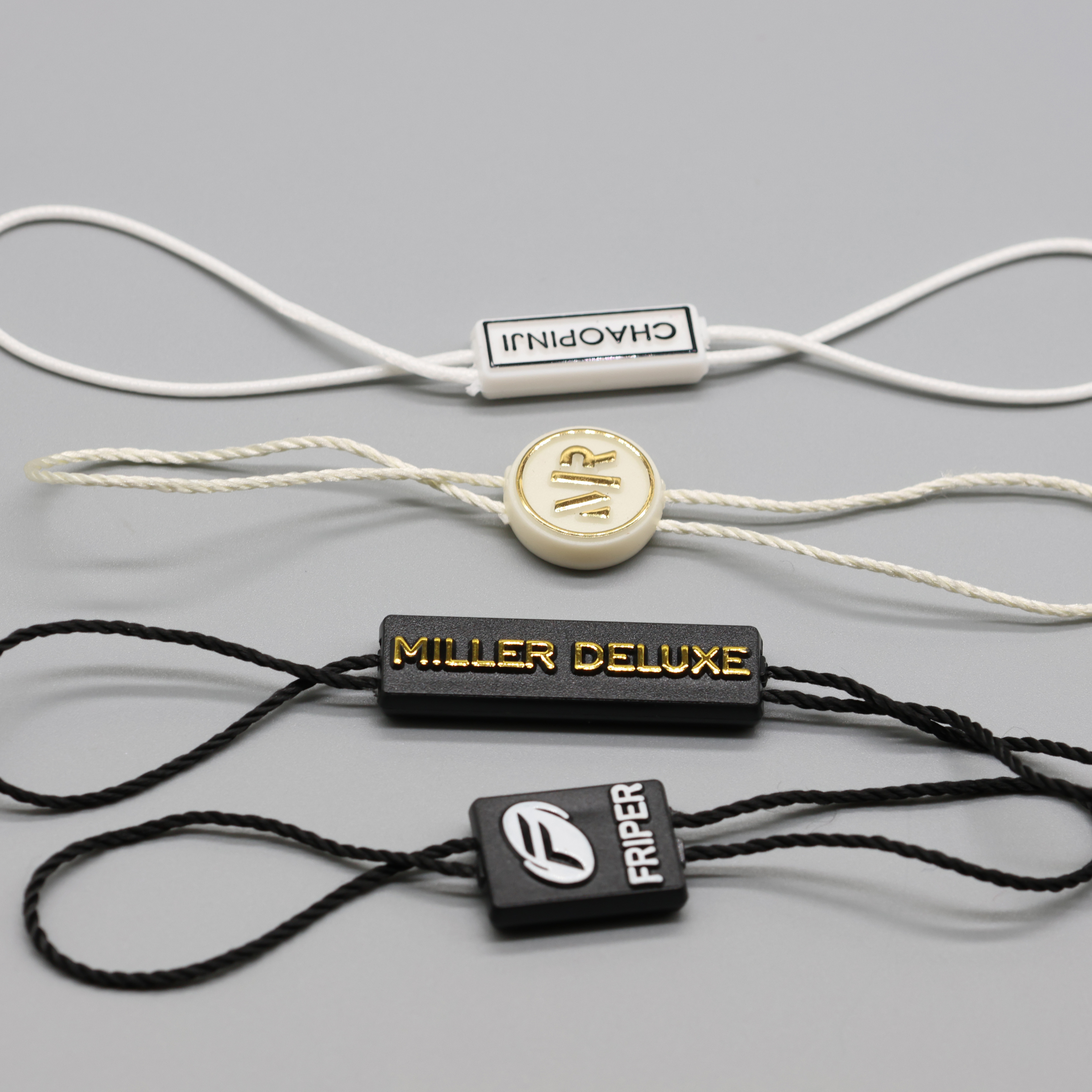 Custom 3D Embossed Logo Sneaker Lockable Rope Round Plastic Seal Hangtag String Cord Shoes Watch Clothing Hang Tag String