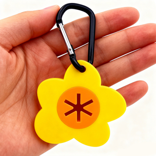 Free Sample Custom Logo Hands-Free Dog Poop Bag Holder Keychain PVC Silicone Rubber Waste Bag Carrier for Pet Walking