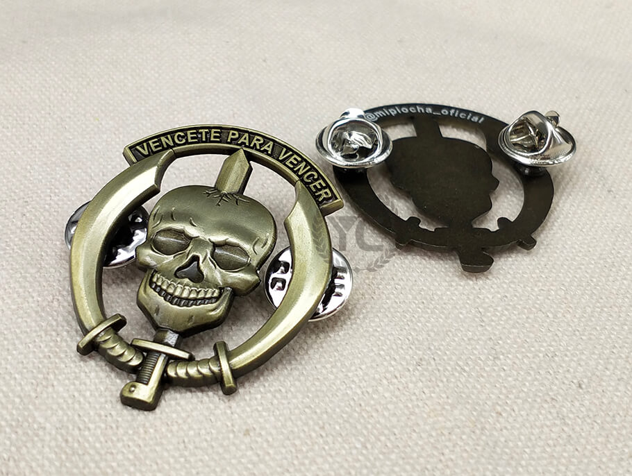 Bronze Retro Pin Badge/Laple Pin