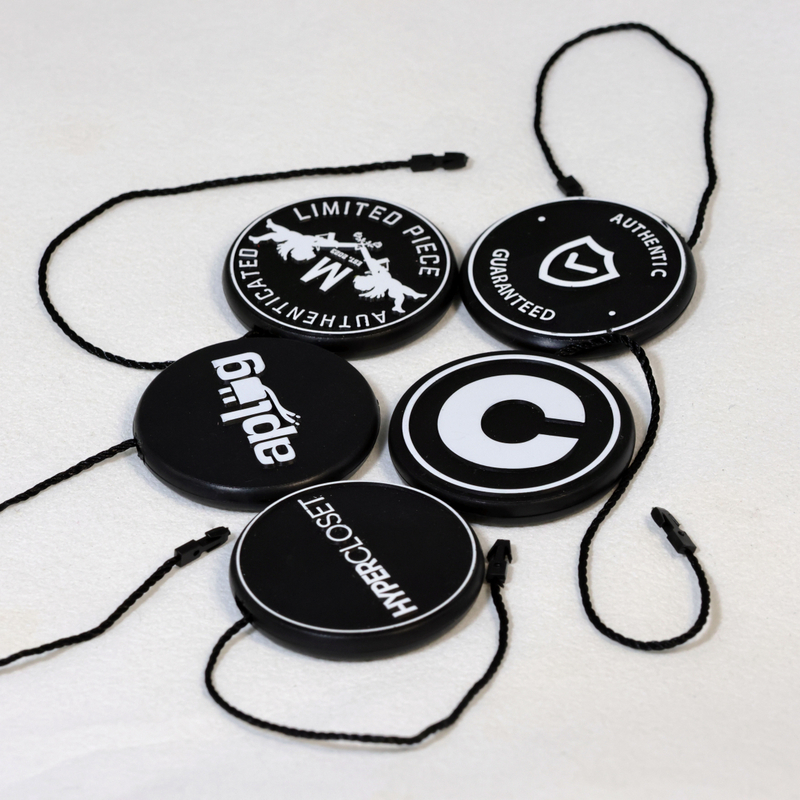 String Lock Seal Tag Embossing Hang Tags Labels PE Garment Shoes Bag Suitcase Accessories Custom Embossed Brand Logo Plastic