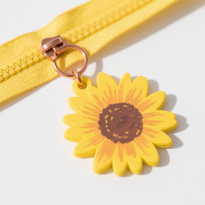 High Quality Sunflower Logo Zip Puller Pvc White Pvc Flower Badges Silicone Zipper Slider Premium Zipper Sliders