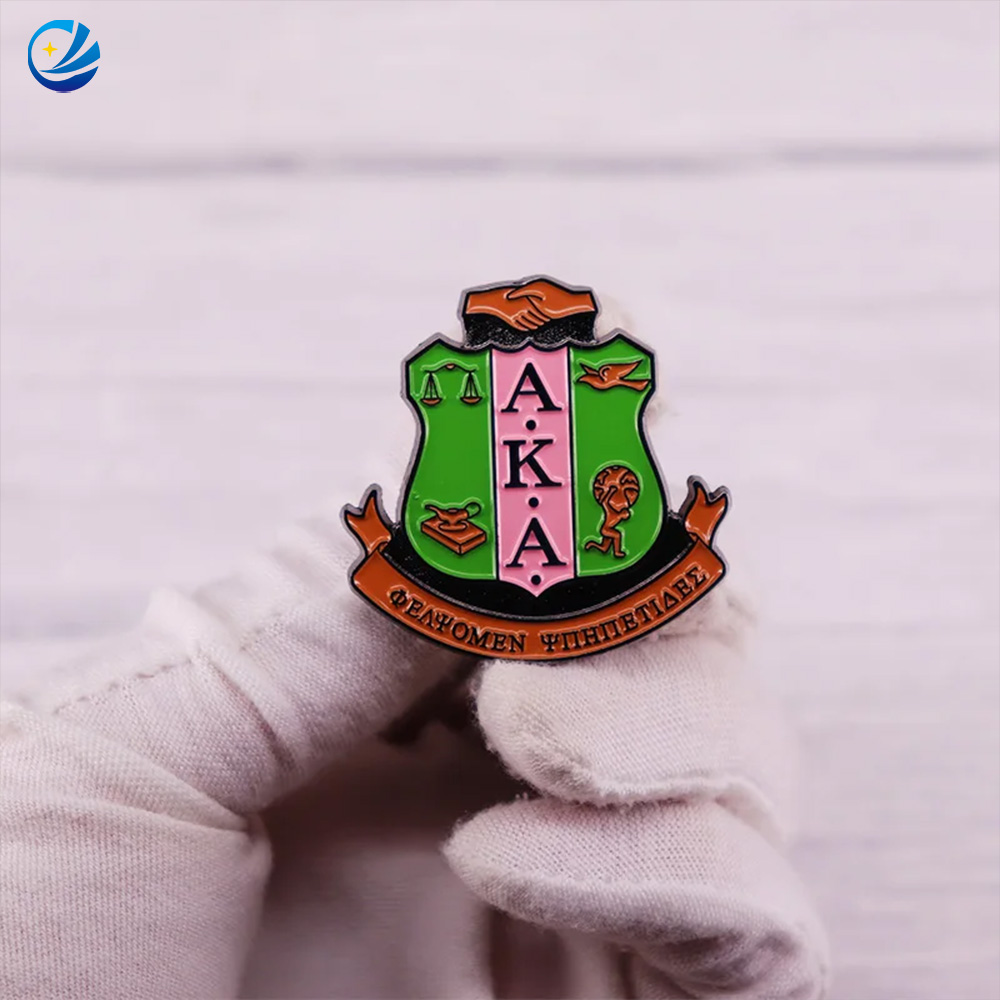 Custom Souvenir Metal Alpha Kappa Alpha Sorority keychain Fashion jewelry lapel pins badge